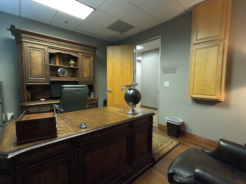 More Photos Of 6570 Naaman Forest Blvd, Garland Coworking Space