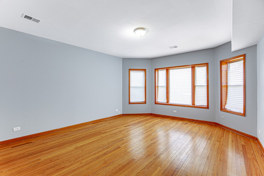 More Photos Of 8133 S Ingleside Avenue, Chicago Multifamily For Sale