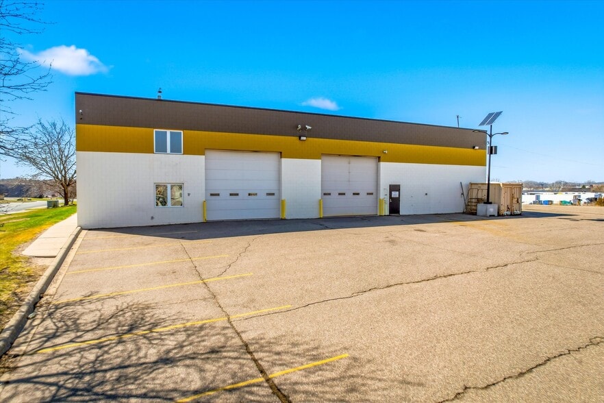 More Photos Of 3321 Mike Collins Dr, Eagan Service For Lease