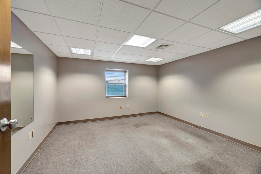 More Photos Of 101 N Gray Ave, Wilmington Medical For Sale