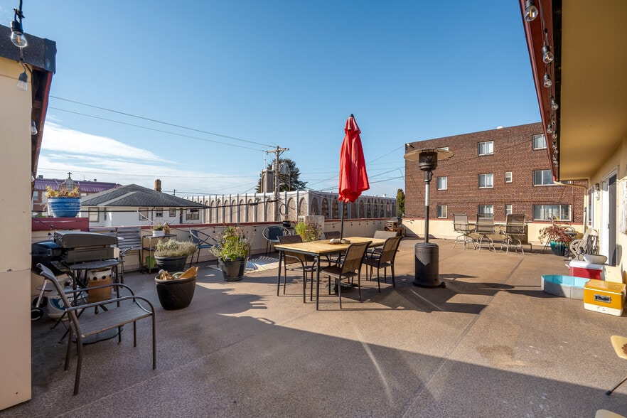 More Photos Of 2510-2512 Colby Ave, Everett Storefront Retail Office For Sale