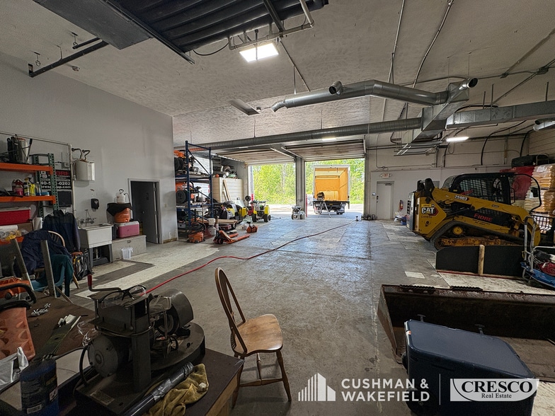 More Photos Of 8745-8763 Mayfield Rd, Chesterland Light Manufacturing For Lease