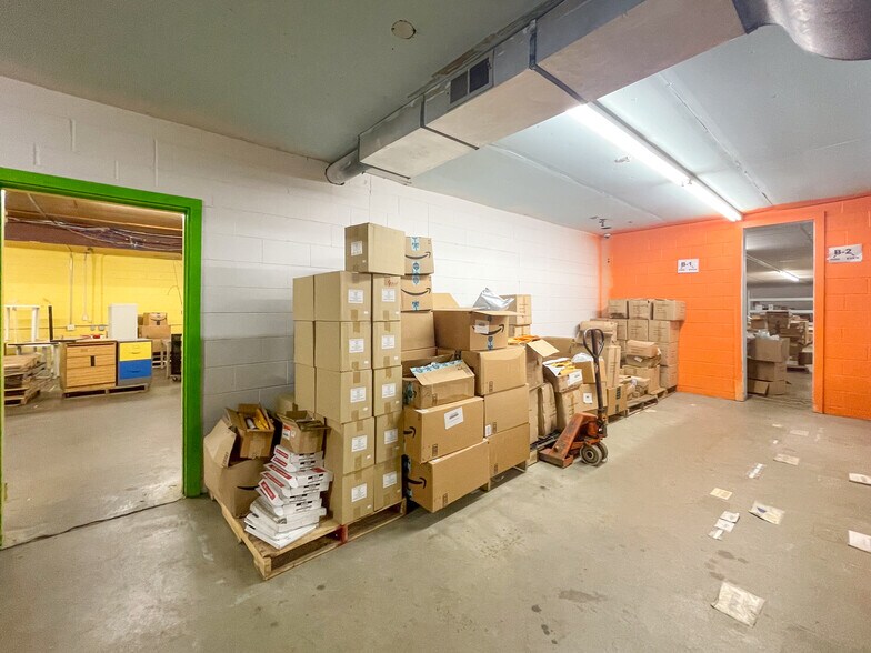 More Photos Of 2303 SE 14th St, Des Moines Warehouse For Lease