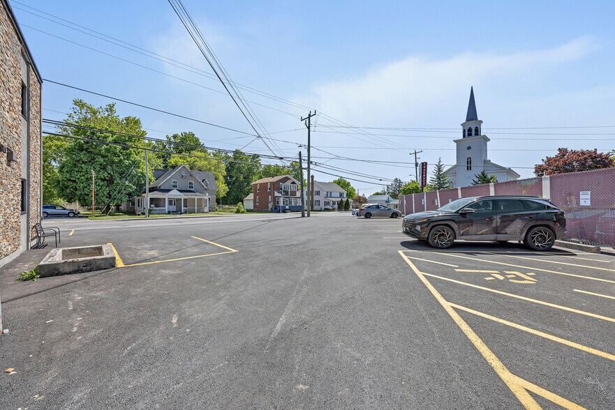 More Photos Of 6610 Fourth Line Rd, Ottawa Storefront Retail Residential For Sale