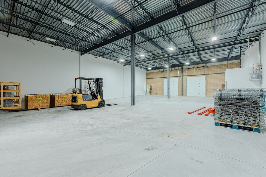 More Photos Of 410 Diamond State Blvd, Middletown Light Distribution For Lease