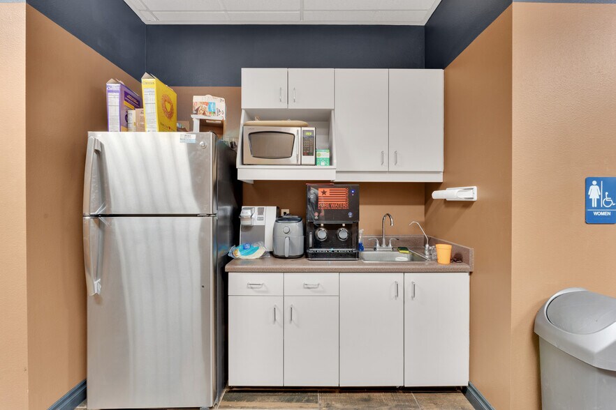 More Photos Of 1859-1863 Whitney Mesa Dr, Henderson Flex For Sale