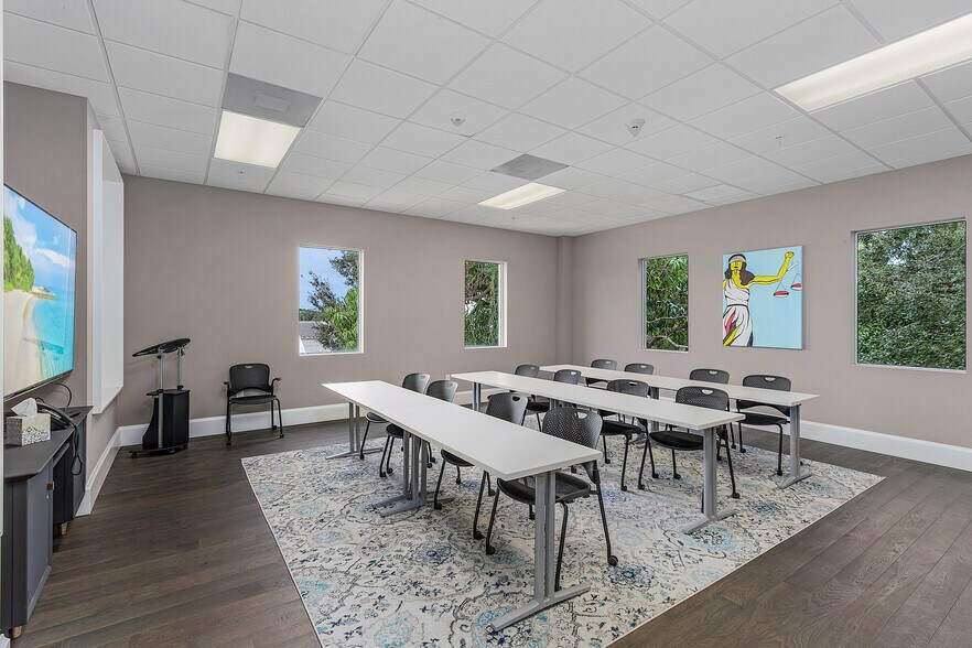 More Photos Of 2200 Broadway, Fort Myers Office For Lease