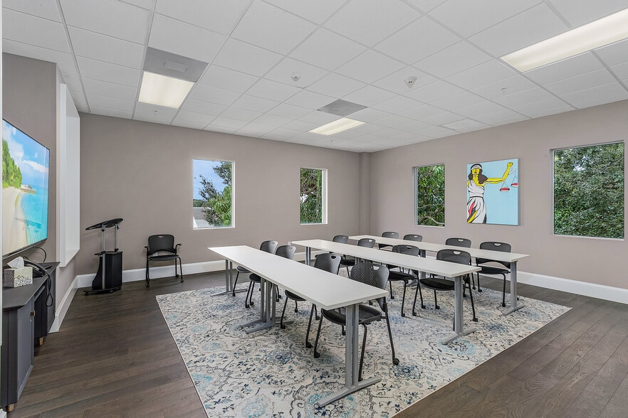 More Photos Of 2200 Broadway, Fort Myers Office For Lease