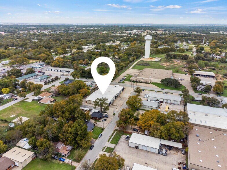 More Photos Of 2333-2337 Delante St, Haltom City Warehouse For Sale