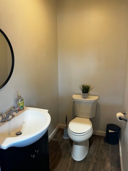 More Photos Of 1208 Smithfield Ave, Lincoln Warehouse For Sale