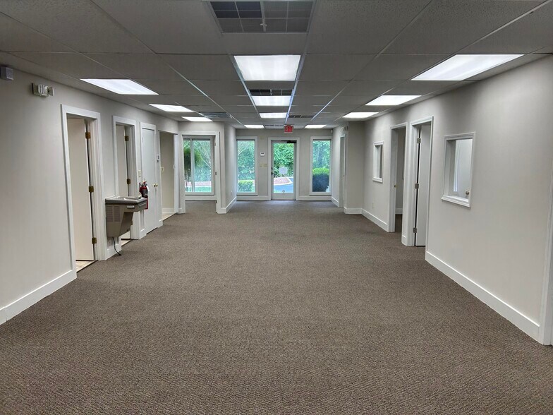 More Photos Of 880 S Pleasantburg Dr, Greenville Office Residential For Lease