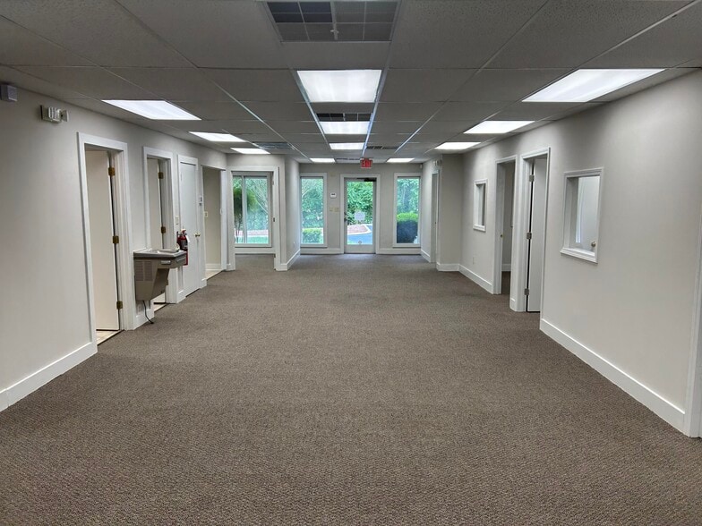 More Photos Of 880 S Pleasantburg Dr, Greenville Office Residential For Lease