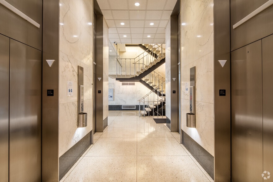 More Photos Of 230 S Bemiston Ave, Clayton Office For Lease