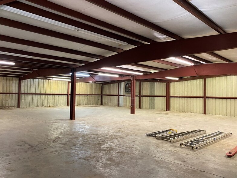 More Photos Of 74 Gateway Dr, Midland City Warehouse For Lease