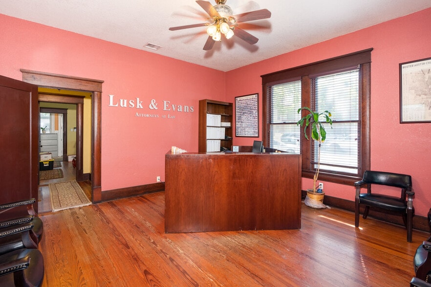 More Photos Of 806 W 11th St, Austin Office Residential For Lease