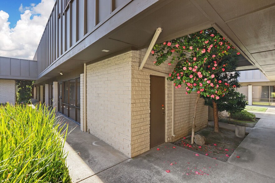 More Photos Of 5637 N Pershing Ave, Stockton Medical For Lease