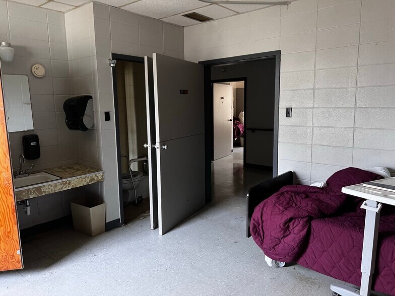 More Photos Of 1901 S Laurel St, Hope Skilled Nursing Facility For Sale