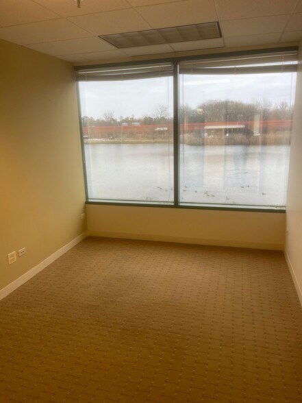 More Photos Of 900 S Frontage Rd, Woodridge Office For Lease