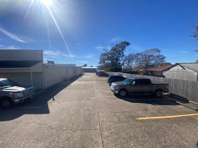 More Photos Of 3500-3536 FM 365, Nederland Unknown For Lease
