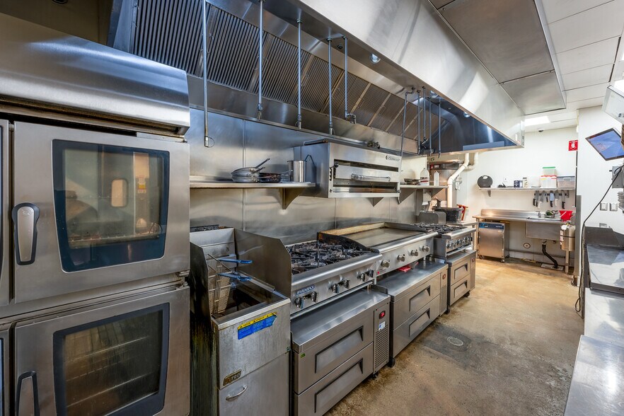 More Photos Of 3020 University Ave, San Diego Restaurant For Lease