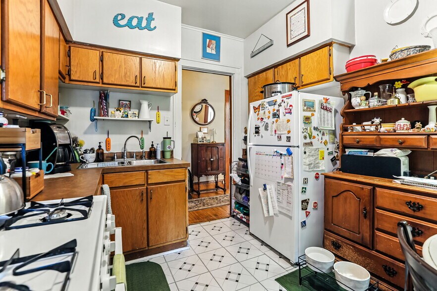 More Photos Of 976-978 Grand Ave, Saint Paul Storefront Retail Residential For Sale