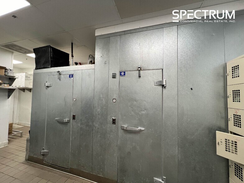 More Photos Of 21514-21534 Devonshire St, Chatsworth Storefront For Lease