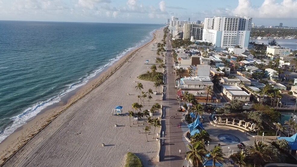 More Photos Of 1500 N Broadwalk, Hollywood Bar For Lease