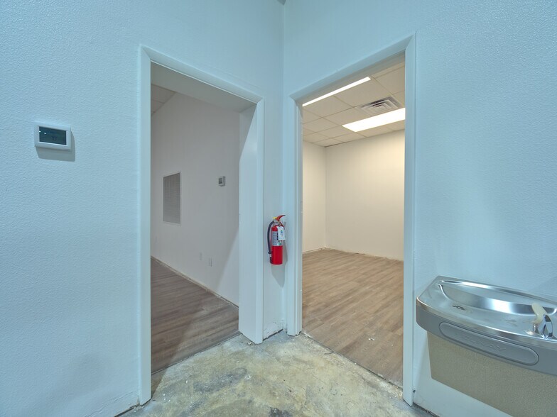 More Photos Of 18 S Main St, Brooksville Office For Lease