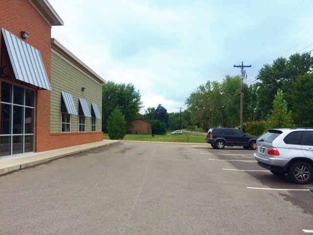 More Photos Of 2231-2233 Stokes Rd, Clarksville Storefront Retail Office For Lease