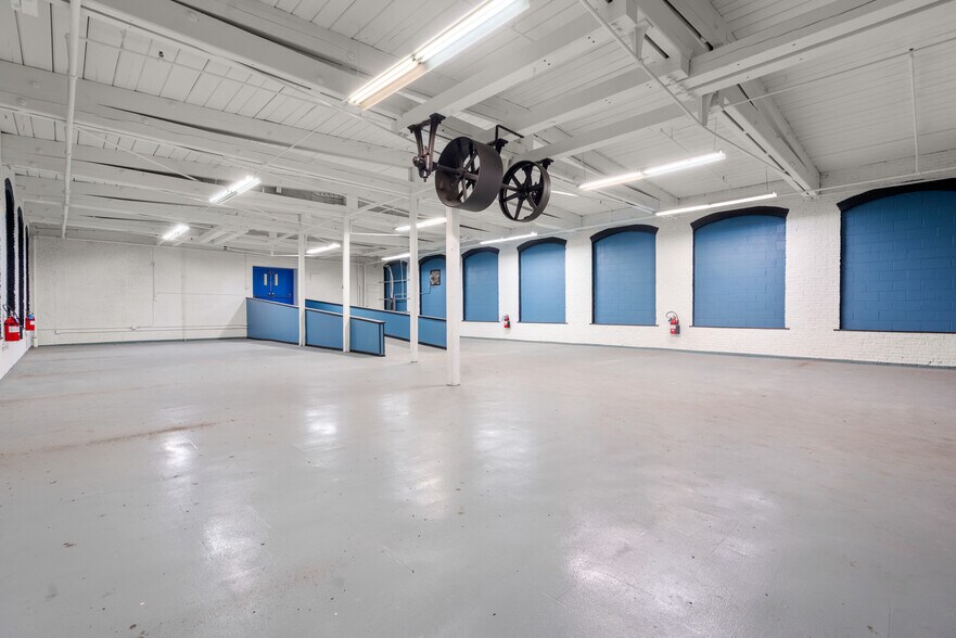 More Photos Of 56 Sterling St, Clinton Manufacturing For Lease