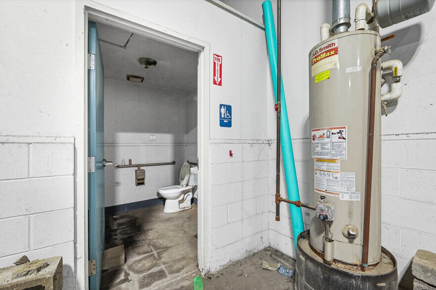 More Photos Of 37401 Stevens Blvd, Willoughby Flex For Lease