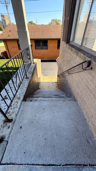 More Photos Of 151 E Decatur St, Decatur Office Residential For Lease