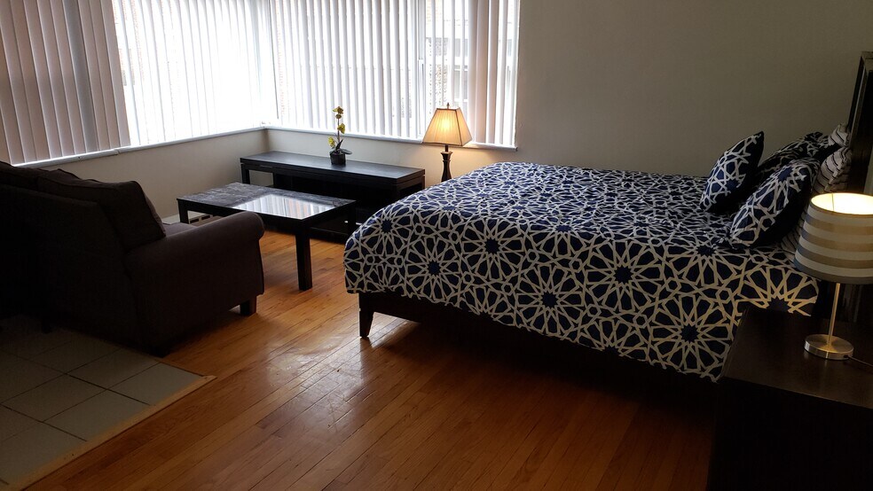 More Photos Of 1101 Washington Ave, Alton Apartments For Sale