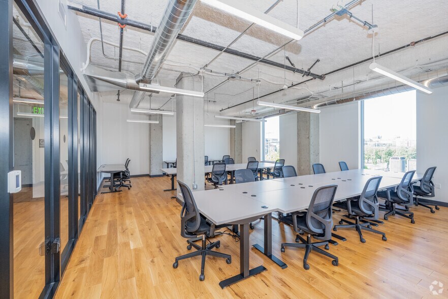 More Photos Of 1525 11th Ave, Seattle Coworking Space