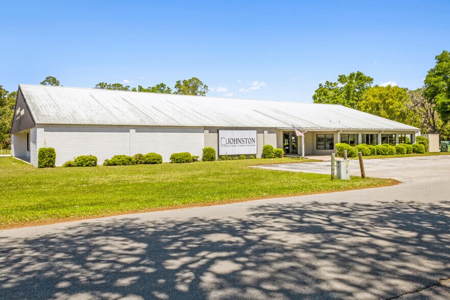 More Photos Of 903 Suwannee Ave NW, Branford Freestanding For Sale