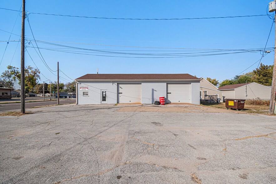 More Photos Of 1023 N 16th St, Council Bluffs Auto Repair For Sale
