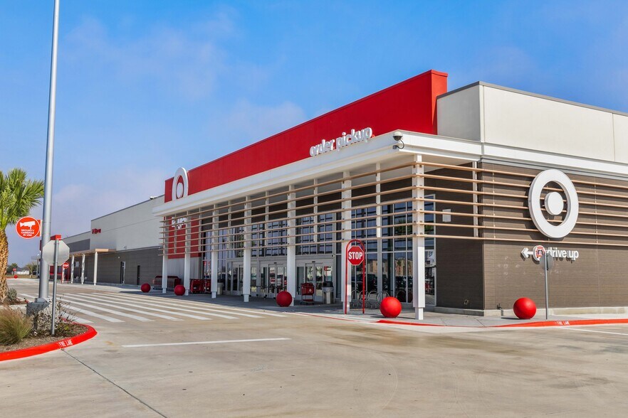 More Photos Of Hwy 181, Portland Storefront For Lease