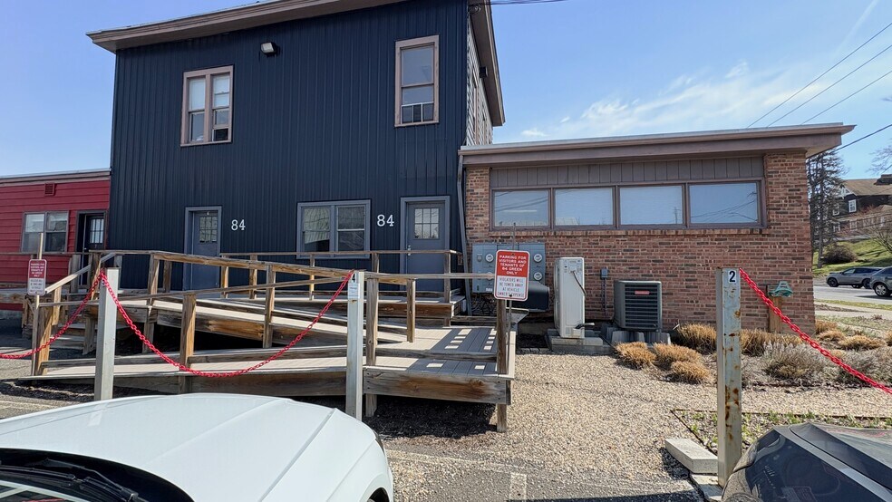 More Photos Of 84 Green St, Hudson Office For Lease