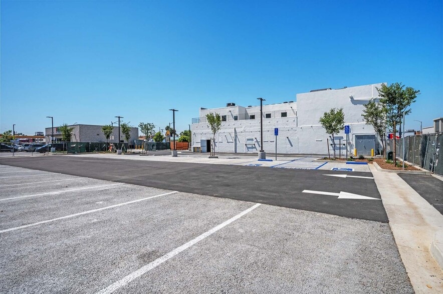 More Photos Of 622-628 E Anaheim St, Long Beach Storefront Retail Office For Sale