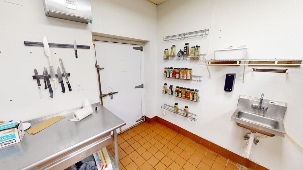 More Photos Of 304 S 6th St, Monticello Restaurant For Lease