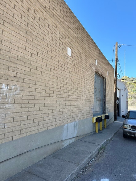 More Photos Of 298 N Pine St, Globe Light Distribution For Sale