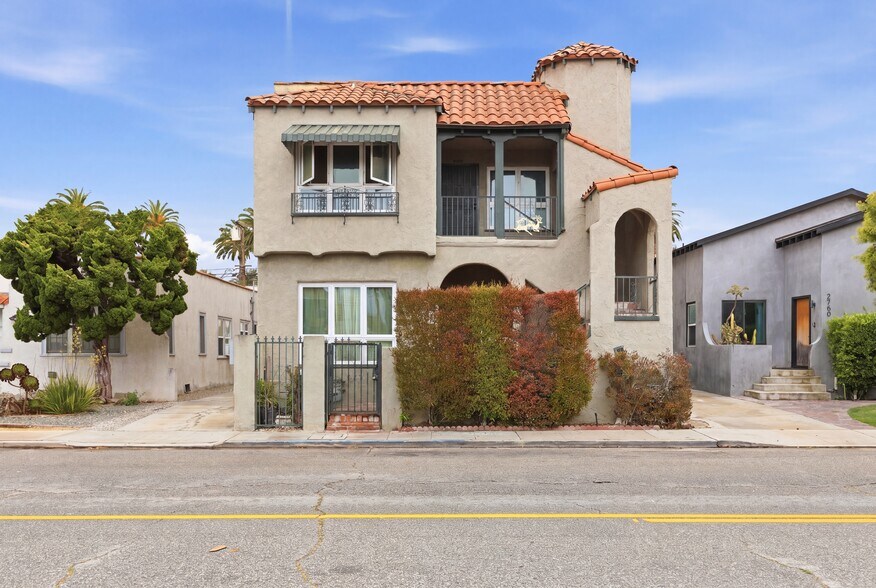 Primary Photo Of 2744 S Redondo Blvd, Los Angeles Apartments For Sale