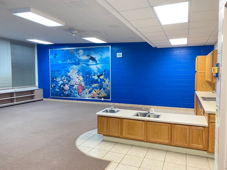 More Photos Of 670 Main Ave, De Pere Schools For Lease