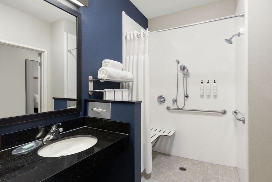 More Photos Of 3045 Centre Pointe Dr N, Roseville Hotel For Sale