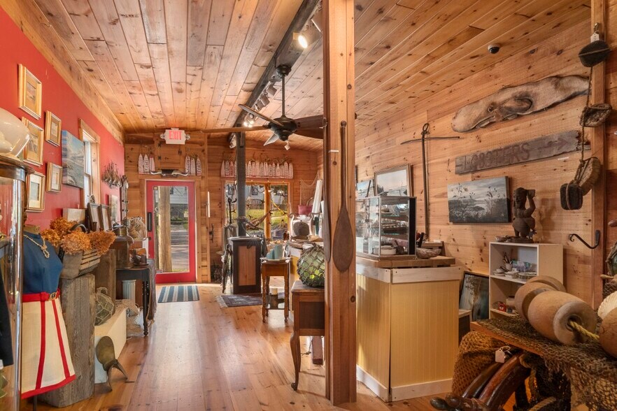 More Photos Of 10 McKown St, Boothbay Harbor Storefront For Sale