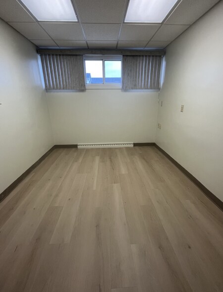More Photos Of 936 Church Ave, Saint Charles Office For Sale