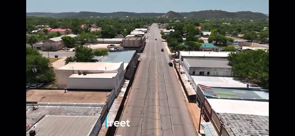 More Photos Of 105 N 11th St, Junction General Retail For Sale