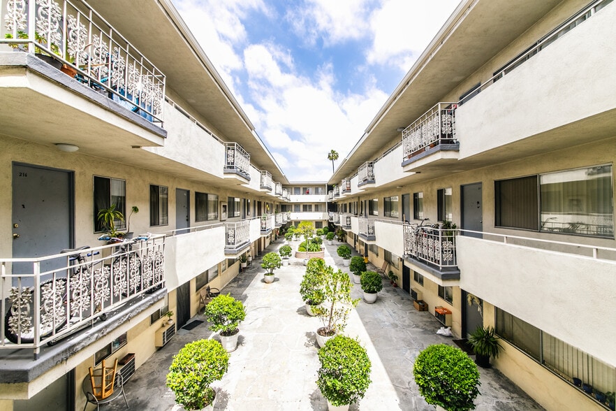 More Photos Of 130 N Alexandria Ave, Los Angeles Apartments For Sale