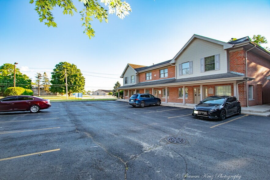 More Photos Of 2 Hankes Rd, Aurora Office Residential For Sale