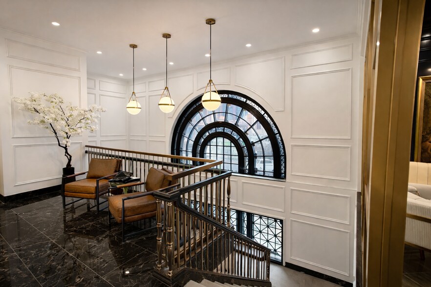 More Photos Of 28 N Saginaw St, Pontiac Office For Lease